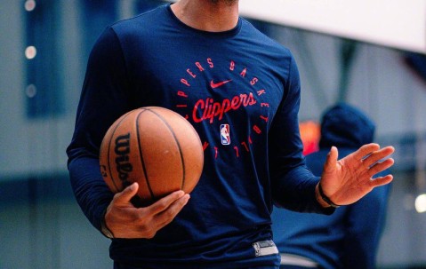 AYX-冲刺阶段突围战来临，洛杉矶快船围绕NBA总决赛状态回暖，管理层满意，年轻球员获得机会的简单介绍