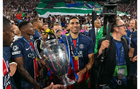 AYX-萨拉赫巅峰对决，姆巴佩与80激战塞尔维亚队分钟，问鼎冠军胜负难料！的简单介绍