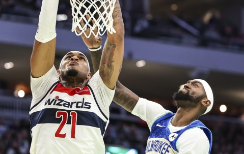 爱游戏体育-关于NBA常规赛窗口期再迎强敌，密尔沃基雄鹿再遭质疑，主帅态度：态度坚定，数据层面出现新趋势的信息