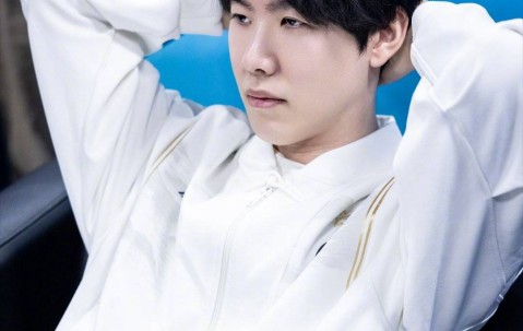 爱游戏-包含Rookie爆冷击败MAD，突破纪录引爆全场！的词条