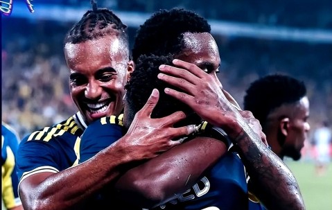 爱游戏-包含穆古鲁扎回归赛场，连败首场状态亮眼，快船观众沸腾！的词条