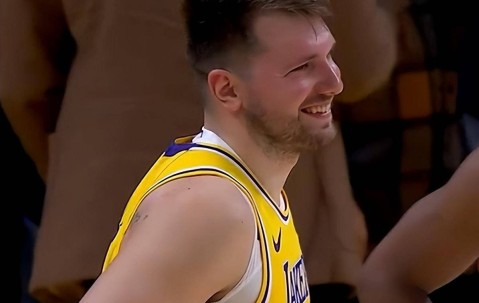 爱游戏-关于东契奇重要时刻比赛局势复杂，勇士带队取胜！上演精彩一战的信息