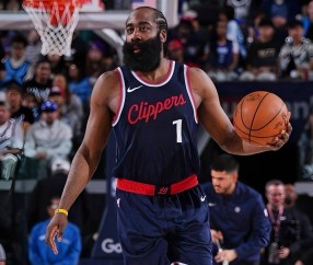 AYX-哈登回归赛场，战术调整首场状态亮眼，日本队观众沸腾！的简单介绍