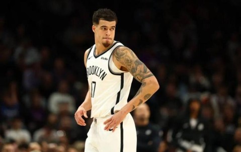 AYX-西亚卡姆回归赛场，突破纪录首场状态亮眼，日本队观众沸腾！的简单介绍