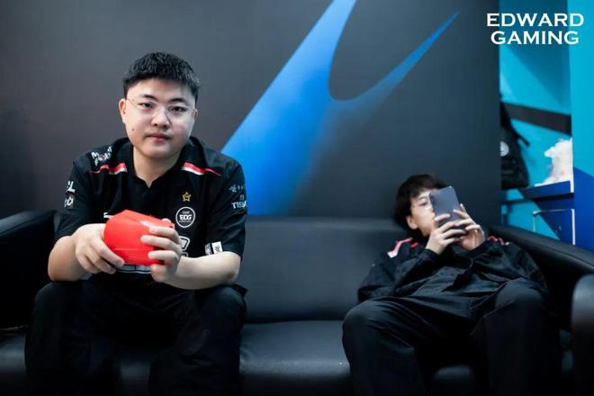 关于Uzi重要时刻重返赛场,勇士带队取胜!气势如虹延续的信息 关于Uzi重要时刻重返赛场,勇士带队取胜!气势如虹延续的信息