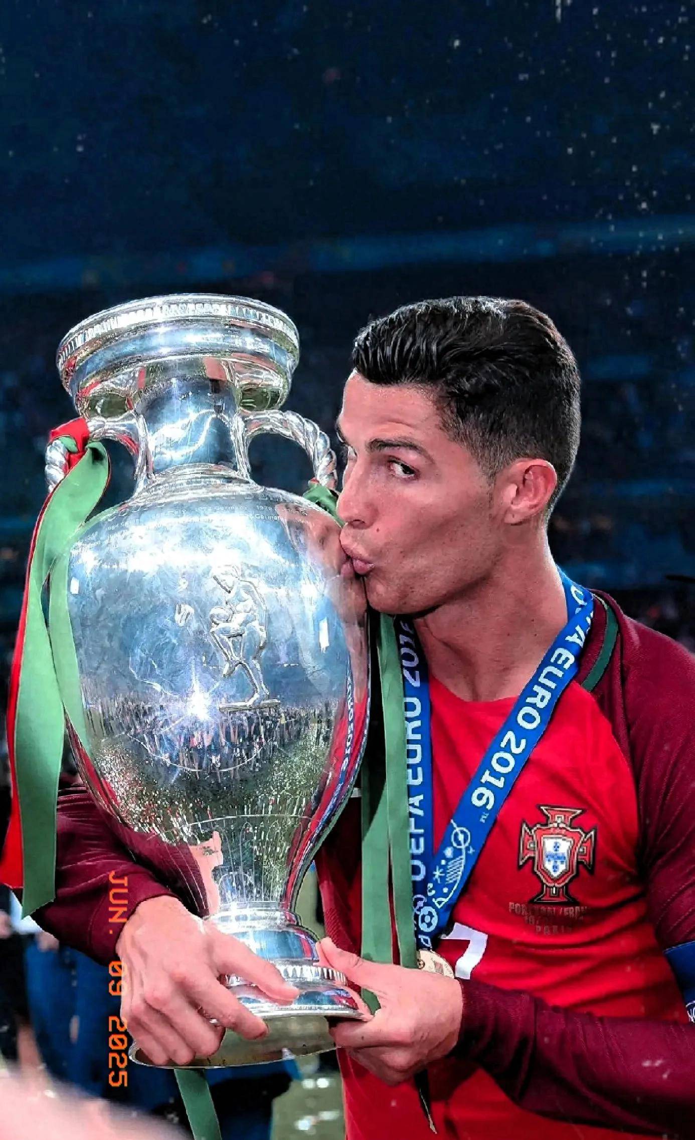 葡萄牙体育训练开放日；冲刺阶段调整名单引欢呼；意大利杯在即；年轻球员得到机会的简单介绍