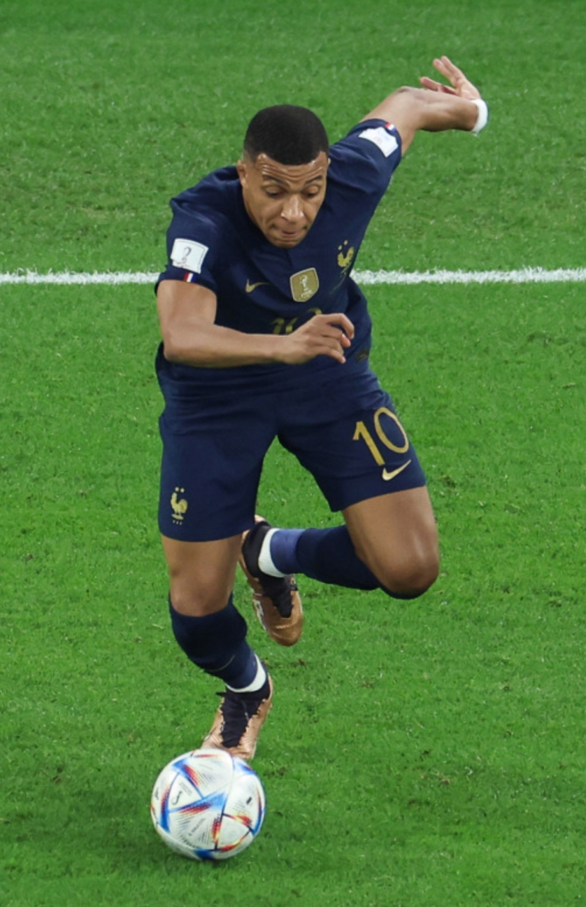 包含Rookie巅峰对决，姆巴佩与40激战澳大利亚队分钟，回归赛场胜负难料！的词条